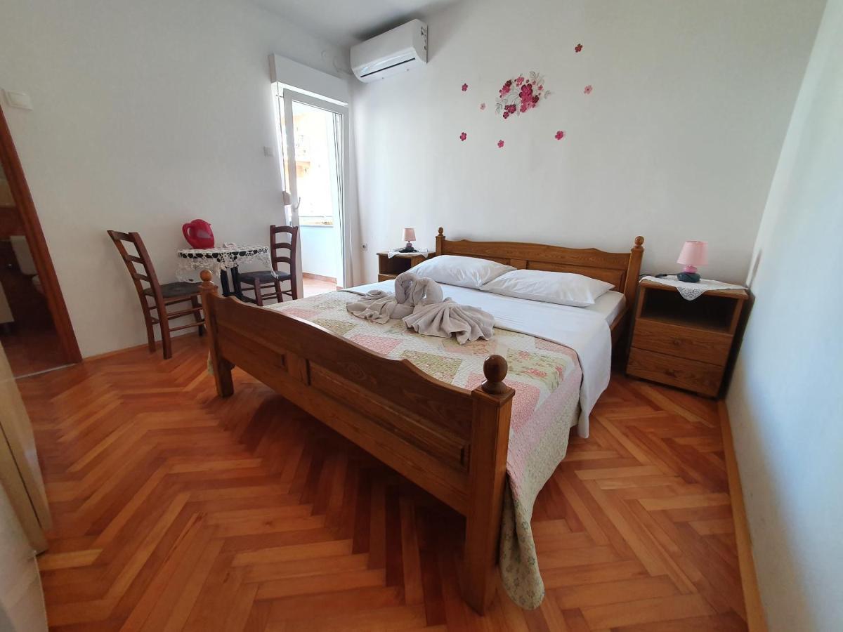 Apartments & Rooms Krk Krk Town Exterior photo