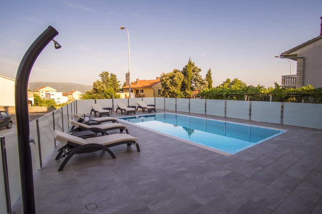 Apartments & Rooms Krk Krk Town Exterior photo